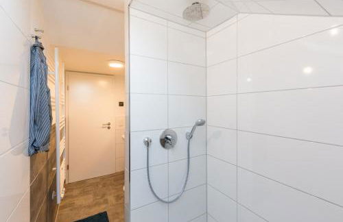 5 Sterne Ferienhaus direkt am See mit Sauna-Kamin-Garten - Foto 19