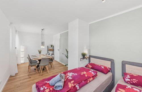 BAT Home Solutions Trierweiler - alles was ein Hotel nicht bietet - 5 Apartments 40 bis 120 qm für bis zu 29 Personen - 5-Raum-Apartment barrierefrei - 60 qm Balkon mit Blick bis Luxemburg - einzeln bis komplett buchbar - 3 Min zur A64 - Foto 8