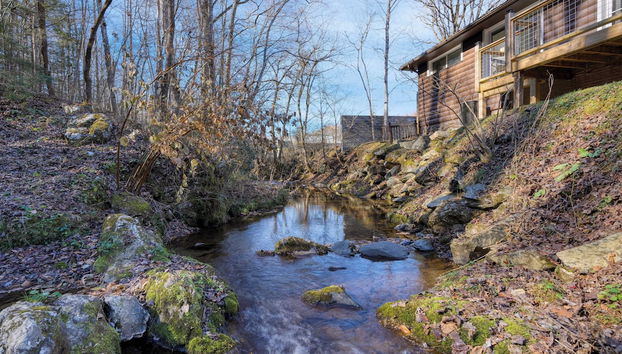 Creekside Haven by Avantstay Hot Tub, Fire Pit, Outdoor Dining Area Nestled Next to Creek - Foto 3, Interior