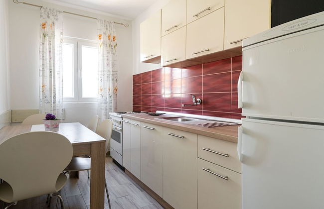 Simplistic Holiday Home in Rogoznica near Sea Beach - Foto 18