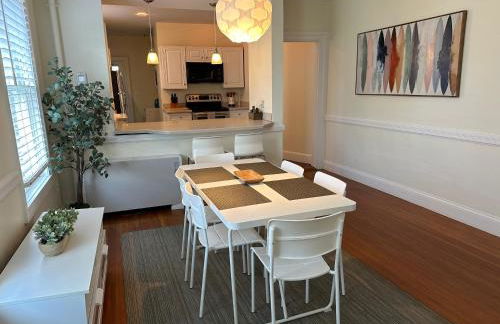 Charming Victorian Home Downtown Newport - Photo 32