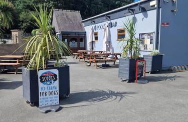 Cosy Hideaway Lodge in Glan Gwna - Photo 20