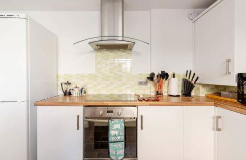 Contemporary Victorian Townhouse - walking distance to train station and Chester city centre - Photo 11