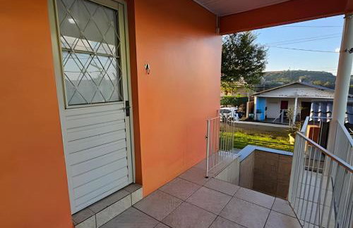 Casa Confortável com Fogão a Lenha e Churrasqueira - Foto 16