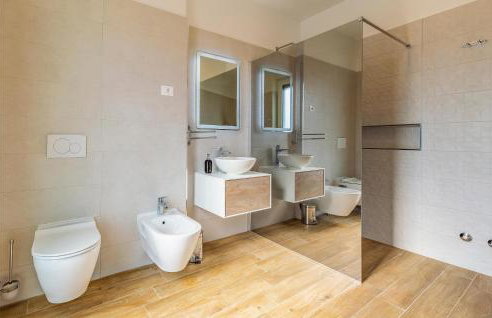 Beautiful Home In Porec With Kitchen - Foto 50