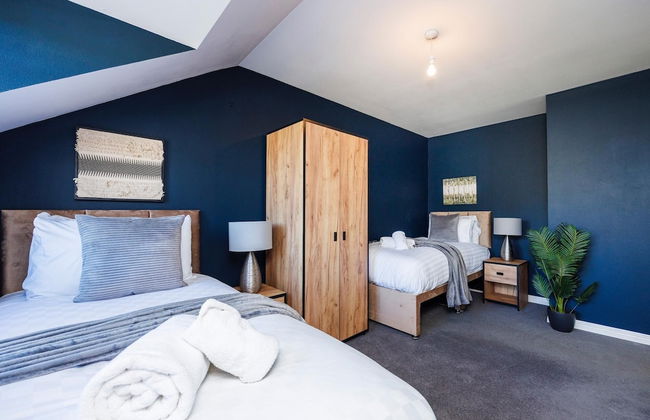 Large 4 Bed Townhouse in Uxbridge Sleeps 9 - Foto 4