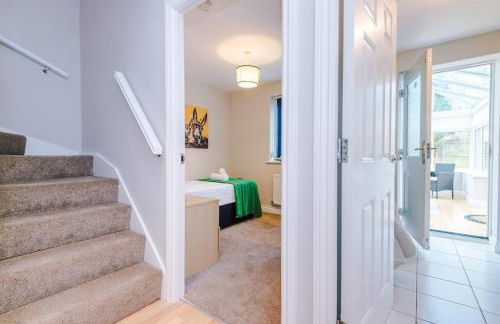 Charming Townhome Retreat, close to Manchester - Photo 12