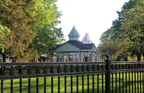 Chic 2BR near DT, 8 min walk to Park&Conservatory - Foto 17