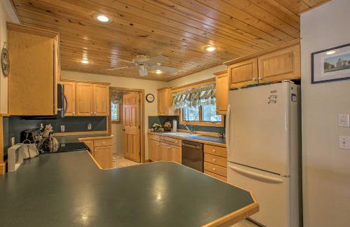 Waterfront Cottage, 9 Mi to Aloha State Park! - Foto 8