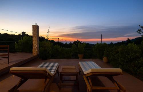 Sofiana's Garden Retreat with Private Pool - Foto 7