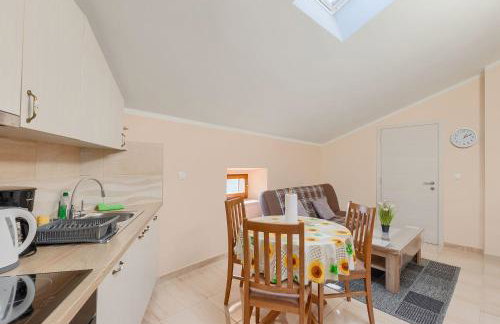 Modernes Apartment mit traumhafter Aussicht, Pool, Privatparkplatz, WiFi - Photo 18