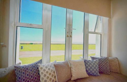 Beachfront Studio Direct Sea Views Air Conditioning The Compact Coastal Crib - Foto 17