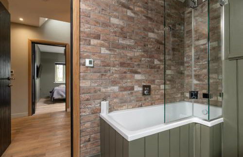 Designer Cotswold post house with external sauna - Foto 31