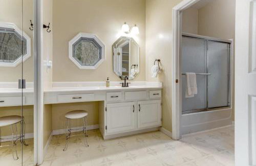2 Bed 2 Bath Vacation home in Whittier I - Photo 14