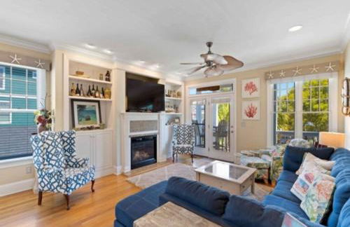 After Dune Delight - Relax and unwind in this fun and spacious 3 story home, Light, Bright, and close to everything! townhouse - Photo 8