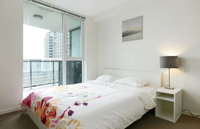 Convenient 2bdr 2BA Richmond Centre Condominium - Photo 1