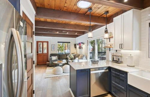 Cobalt Cabin by Tahoe Getaways - Beautifully Remodeled Pet Friendly 3 BR with Hot Tub & EV - Foto 12