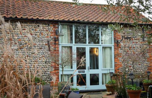 Barn in Happisburgh sleeping 2 and welcoming 5 dogs - close to beach! - Photo 15