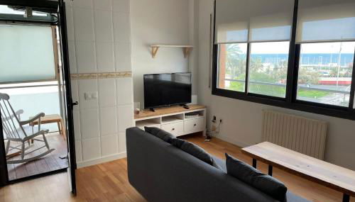 Apartment with sea views next to the beach of Mar Bella - Photo 4