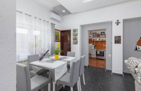 2 Bedroom Cozy Apartment In Vodnjan - Foto 6