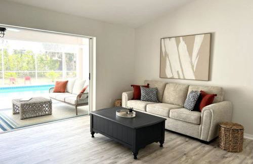 Beautiful Spacious Home! Close to Beaches - HEATED Private Pool - Foto 8