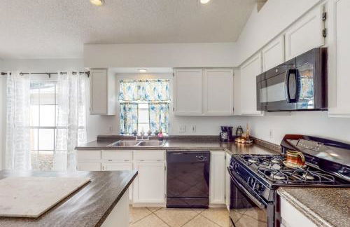 Families with Pets! Home Near Orlando Theme Parks - Photo 10