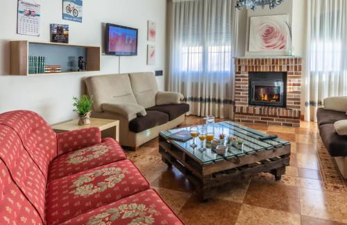 Entreacebedas rural&vacaciones, alojamientos con jardín PRIVADO, barbacoa y chimeneas - Foto 15