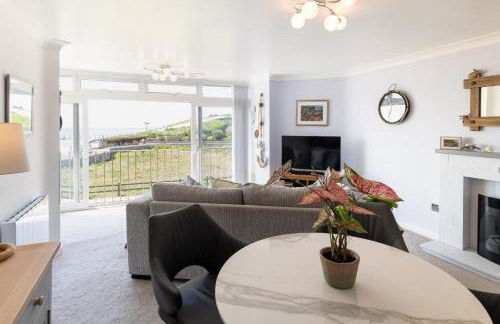 NEW Beachfront Apartment slps 4, West Bay, Dorset - Photo 2