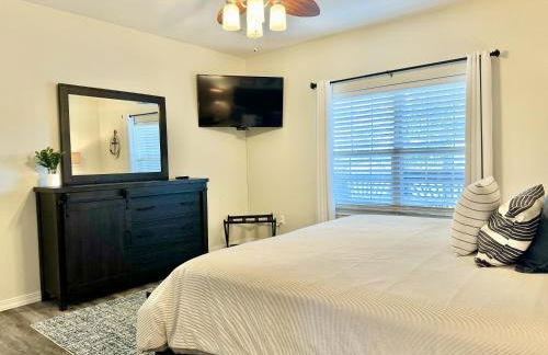 Lower Level Condo B-2 with Dock - Foto 17