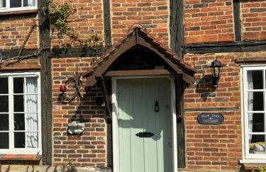 Pretty 2 Bedroom Cottage in Skirmett with Parking - Foto 8