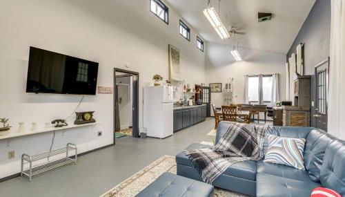 5 Mi to Hillsboro Vintage-Style Home with Fire Pit - Foto 3