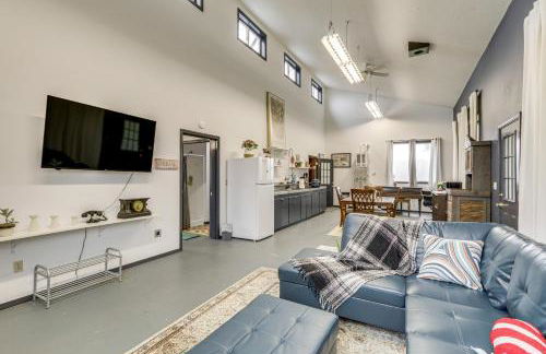 5 Mi to Hillsboro Vintage-Style Home with Fire Pit - Foto 3