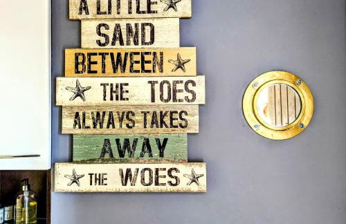 Beachside Bliss in Heart of Town - Foto 27