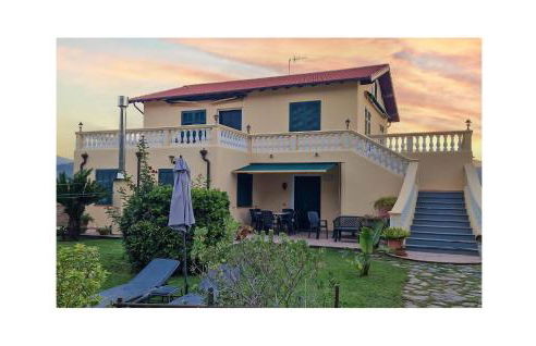 Gorgeous Apartment In Camporosso - Photo 15