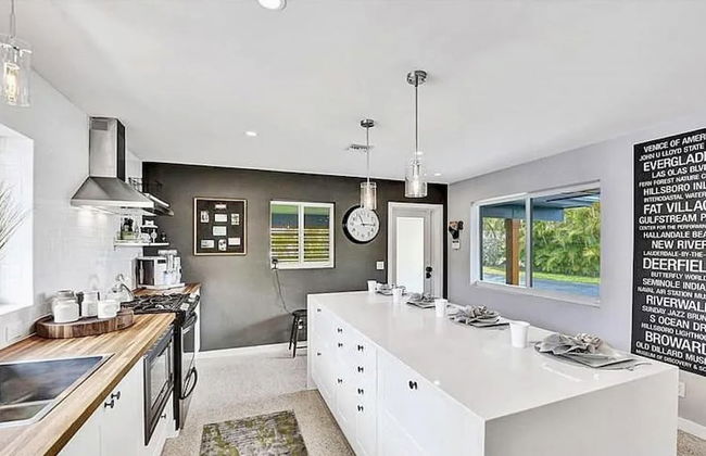 Beach Bliss 10 Mins to Waves 3BR Oasis With Pool - Foto 27