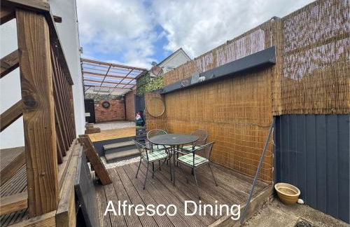 The Plum Tree - 5 luxury modern bedrooms - Photo 22