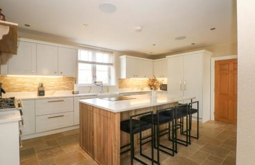 Meadow Manor And Spa - Photo 14