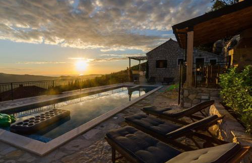 Villa Falcon Rook - Four-Bedroom Villa with Terrace and Swimming Pool - Photo 89