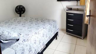 Casa Espaço Sara Piscina com total privacidade, área gourmet completa com churrasqueira fogão a lenha, a 5min do centro e do parque das águas - Foto 4