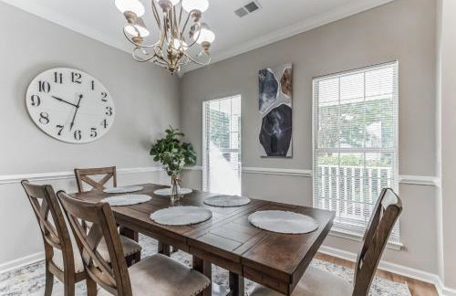 Country Haven - Hot Tub & Pool! Game Room, King Beds, Mins 2 dwtn - Foto 18