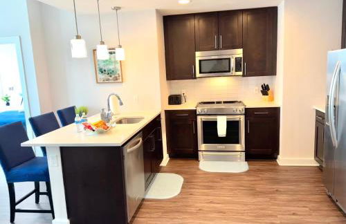 Skyline Retreat Penthouse, Top Floor, Year round Pool, City View! - Foto 11