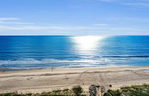 Oceanfront condo with pool, amazing view, balcony & beach access - Foto 34