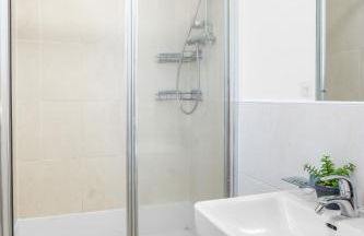 City Center Base Spacious Apartment with Secure Parking - Foto 7