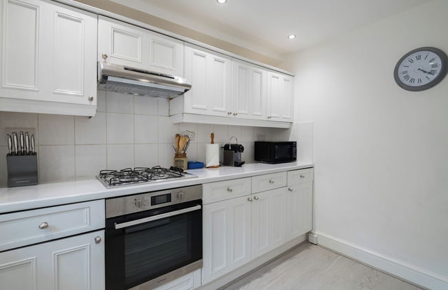 At Home in Chelsea - Photo 15