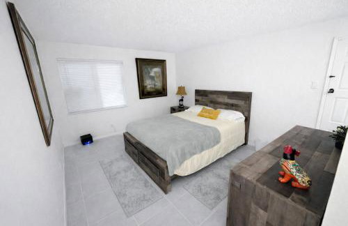 Cozy and Costal 10 Min to Beach Pool, Sauna, Pool table - Foto 11