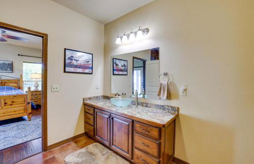 Neosho Home on 90 Acres with Private Pool and Fire Pit - Foto 11