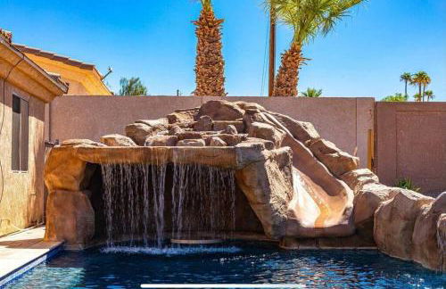 Beach Happy-Lake Close-Private Waterpark Oasis -sleeps 14 - Foto 1