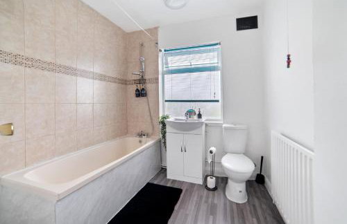 Exclusive Deals l Last-Minute Reserve l Townhouse with Sleeps 6 l Braunstone Town , Leicester l By Zen Nights Short Lets & Serviced Accommodations - Foto 21