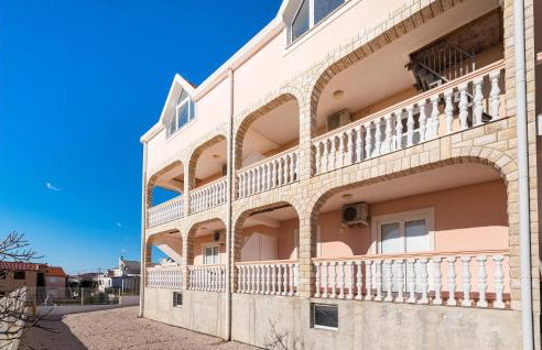 Gorgeous Apartment In Rtina With Wifi - Photo 7