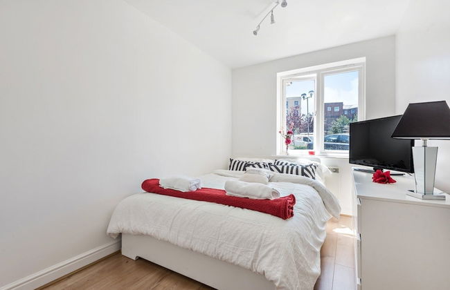 2 Bed Flat, Dedicated Workspace, Parking, 4KTV - Photo 17